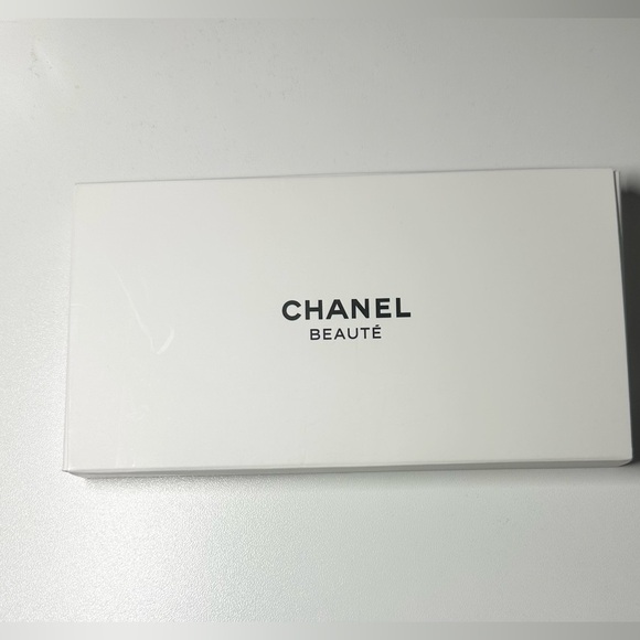 CHANEL Beaute’ Hair Clip Accessory Set (Red, Cream and Black) Set - Picture 8 of 10